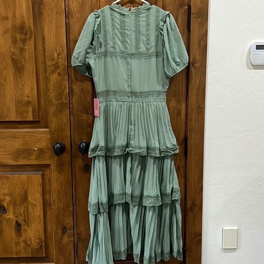 Ivy City Co Green Ruffled Midi Dress with Puff Sleeves New - Picture 11 of 13